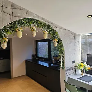 Arena Prestige Apartman Póla